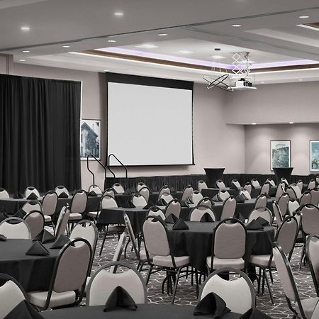 Hilton Garden Inn Cedar Falls Conference Center Екстериор снимка