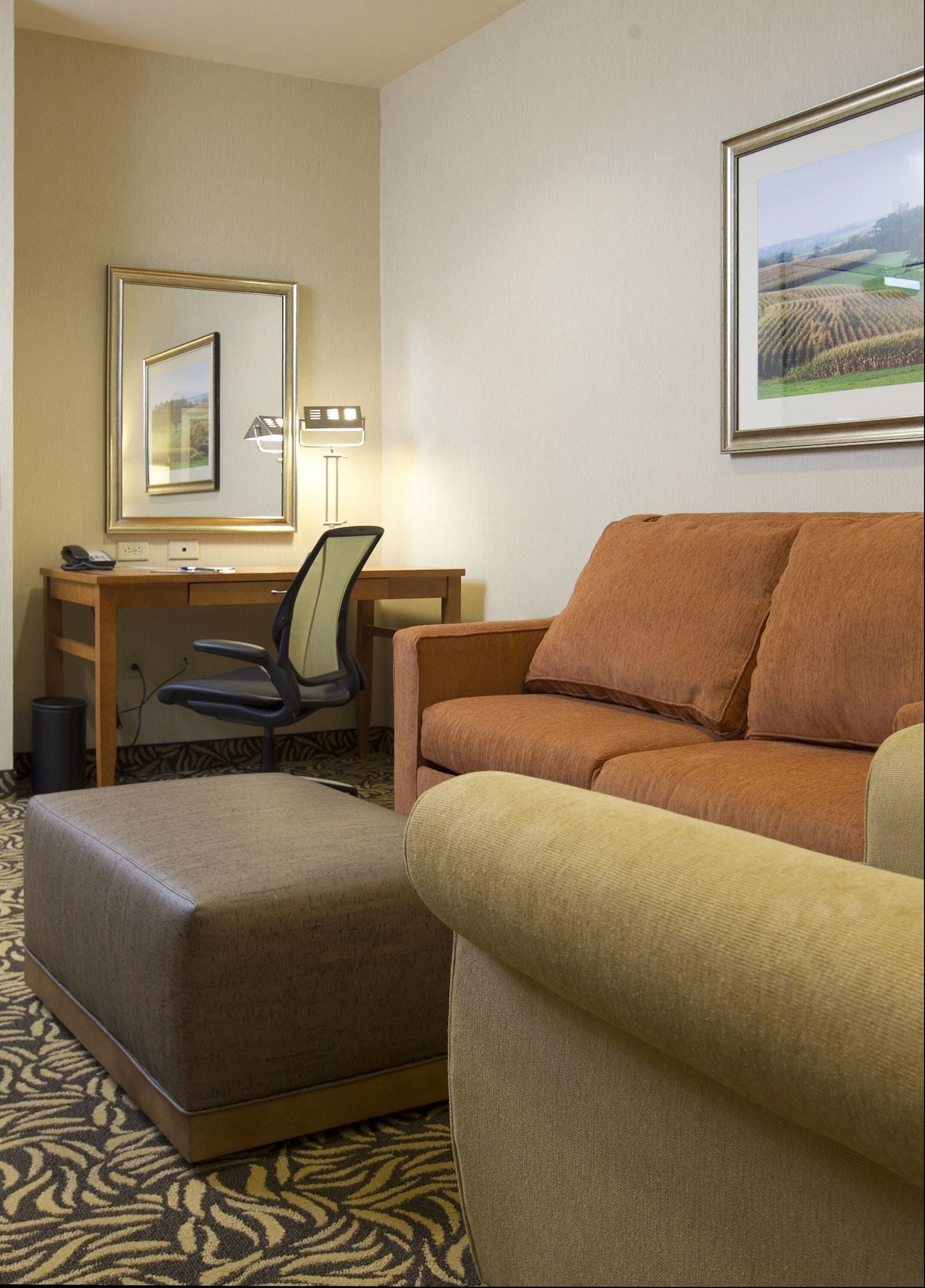 Hilton Garden Inn Cedar Falls Conference Center Екстериор снимка