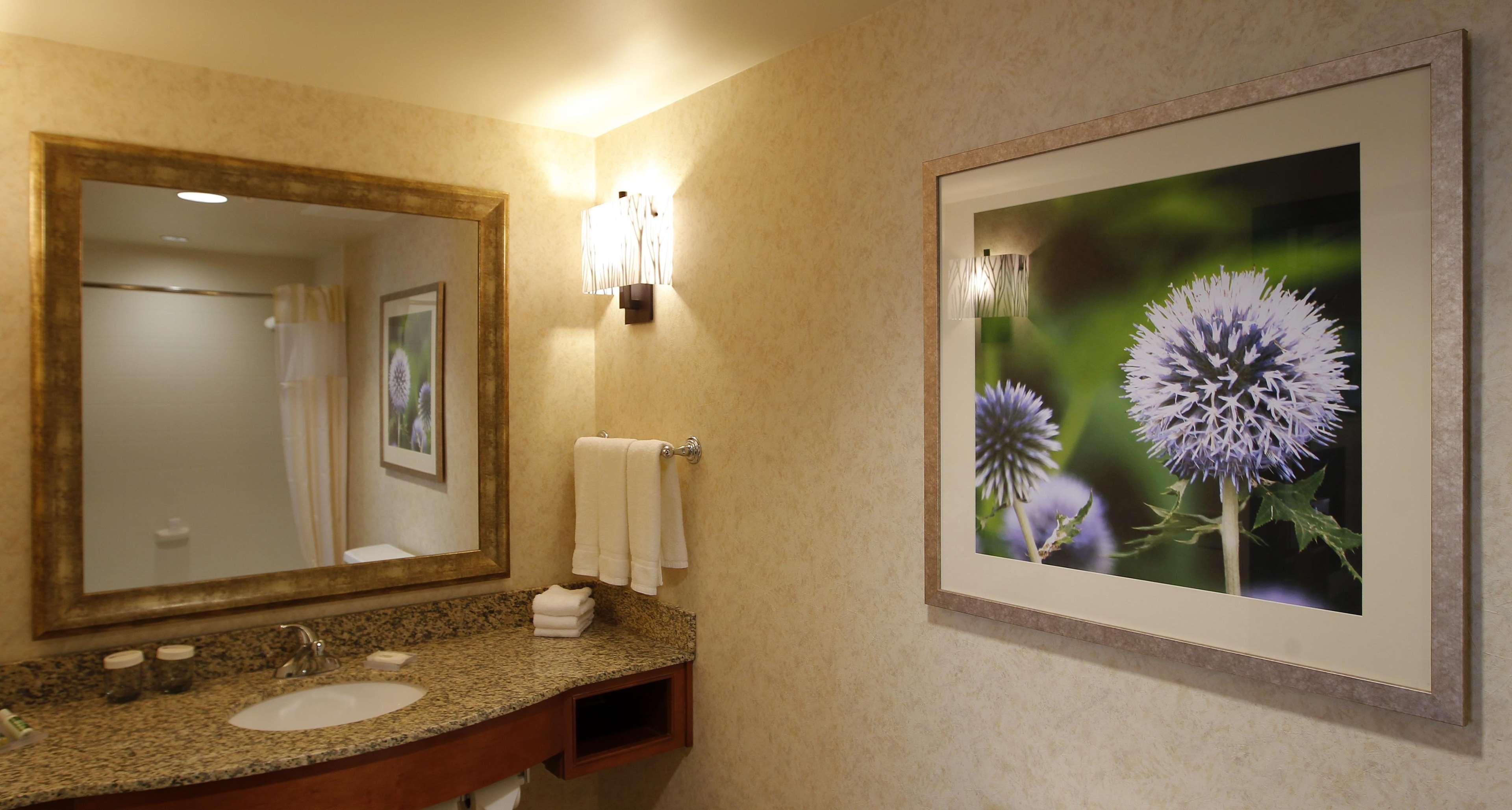 Hilton Garden Inn Cedar Falls Conference Center Екстериор снимка