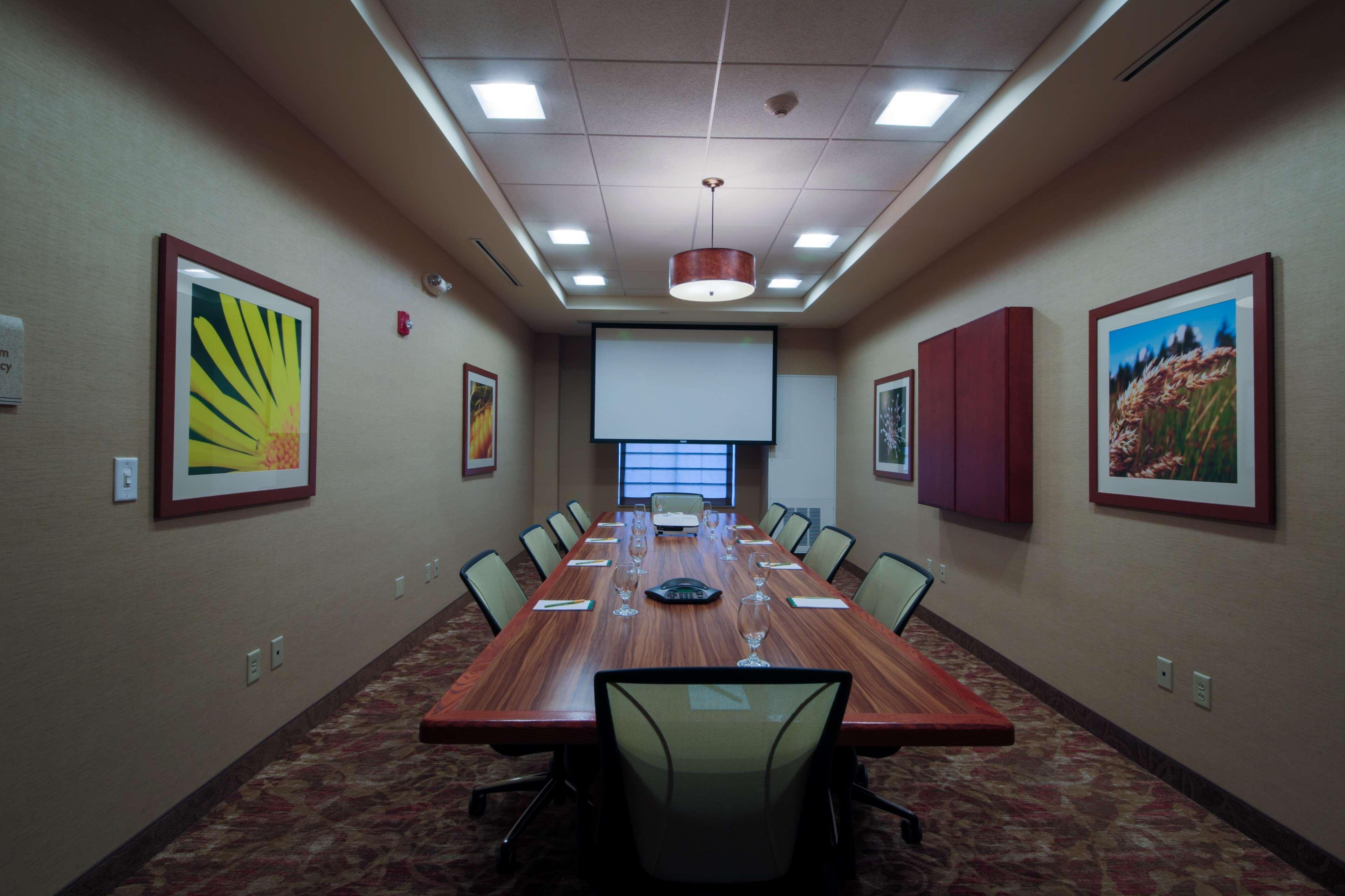 Hilton Garden Inn Cedar Falls Conference Center Екстериор снимка