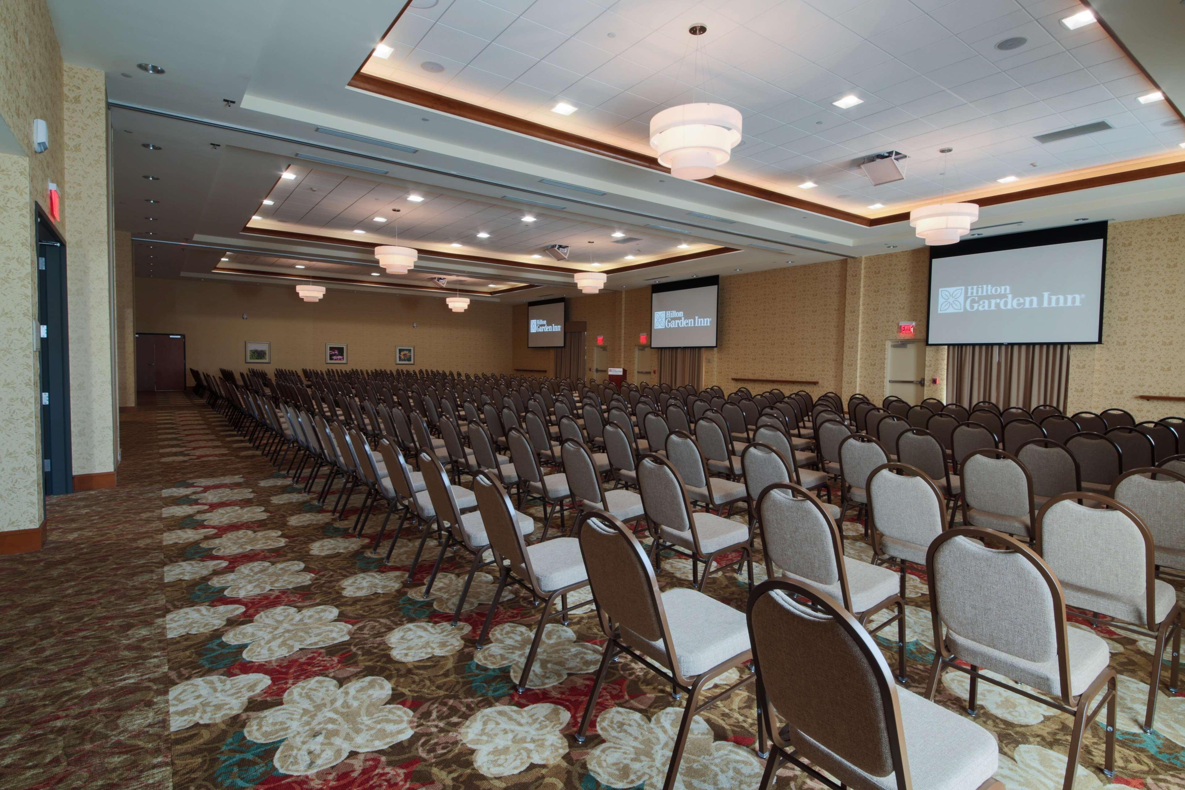 Hilton Garden Inn Cedar Falls Conference Center Екстериор снимка