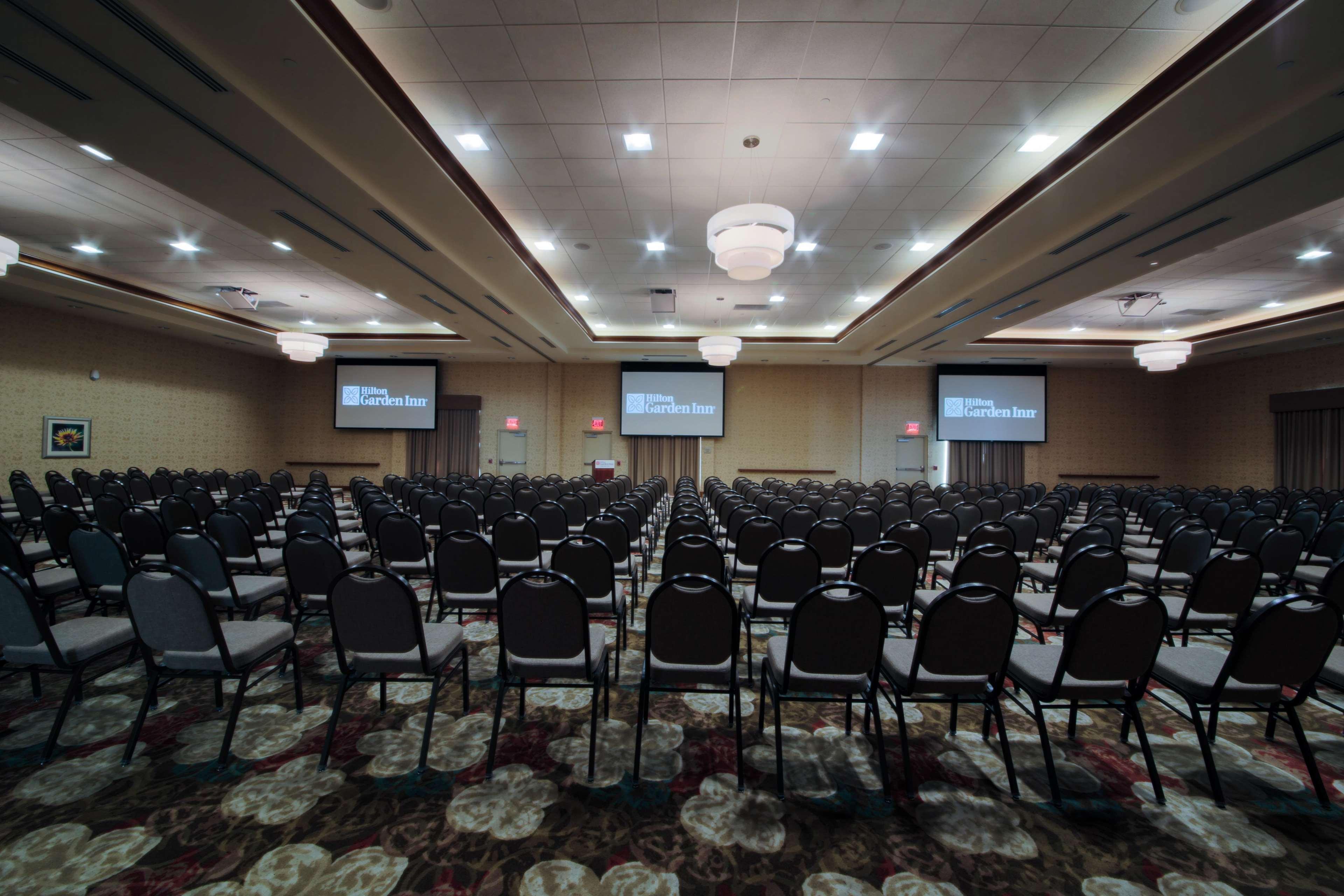 Hilton Garden Inn Cedar Falls Conference Center Екстериор снимка