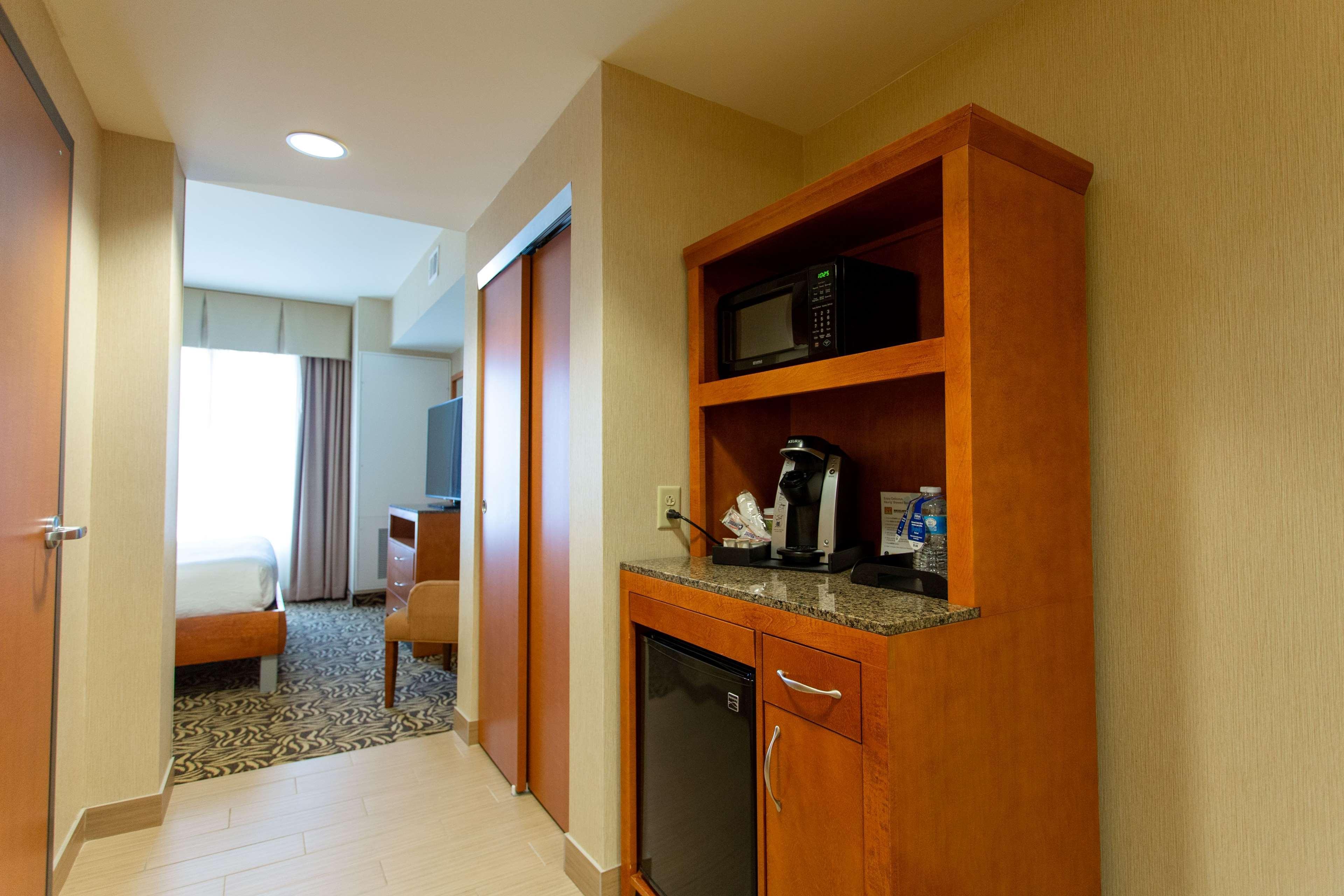 Hilton Garden Inn Cedar Falls Conference Center Екстериор снимка