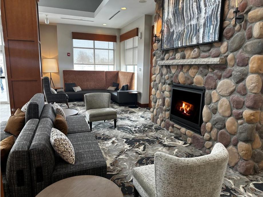 Hilton Garden Inn Cedar Falls Conference Center Екстериор снимка