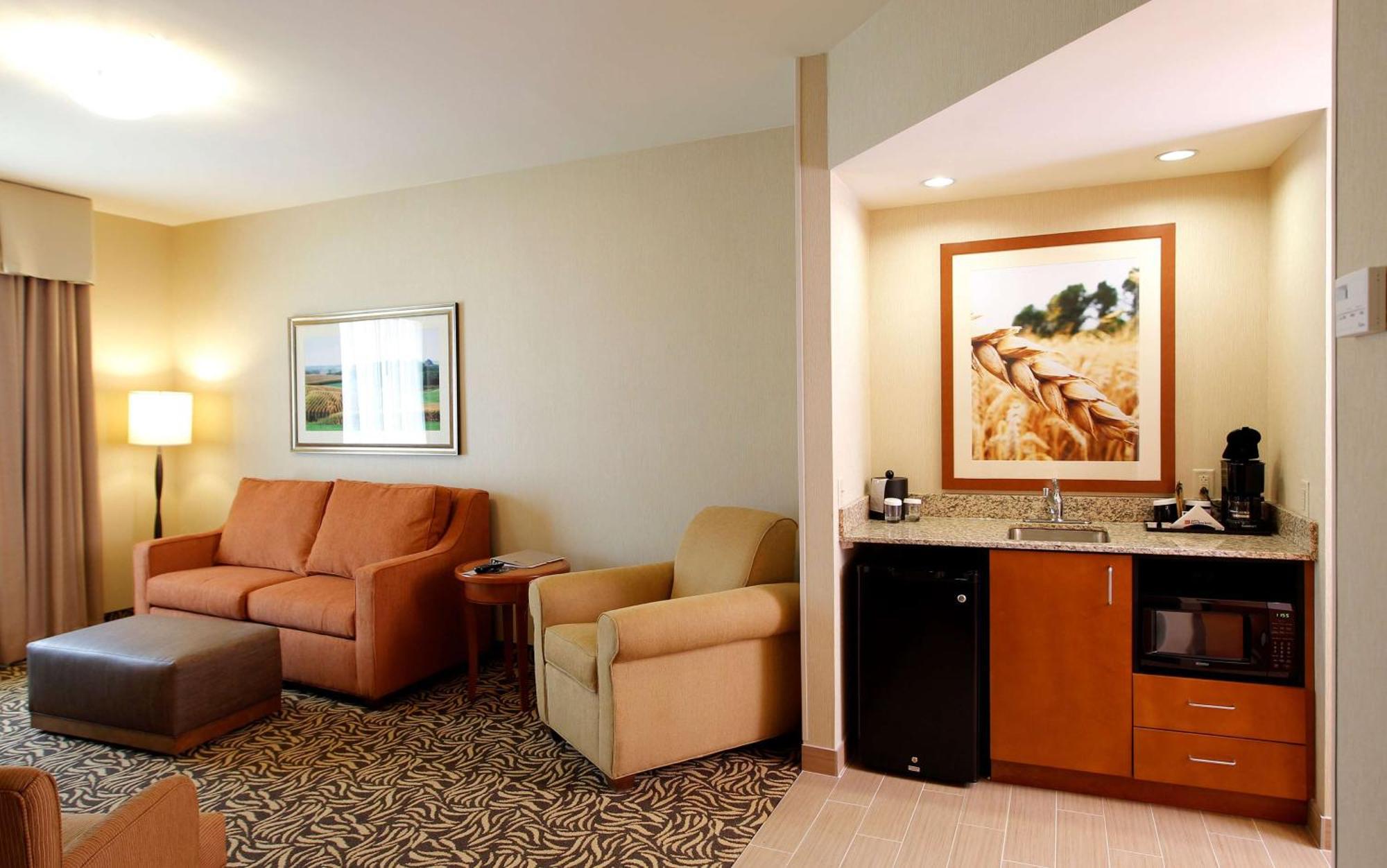 Hilton Garden Inn Cedar Falls Conference Center Екстериор снимка