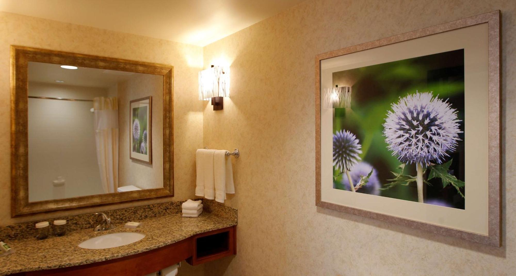 Hilton Garden Inn Cedar Falls Conference Center Екстериор снимка