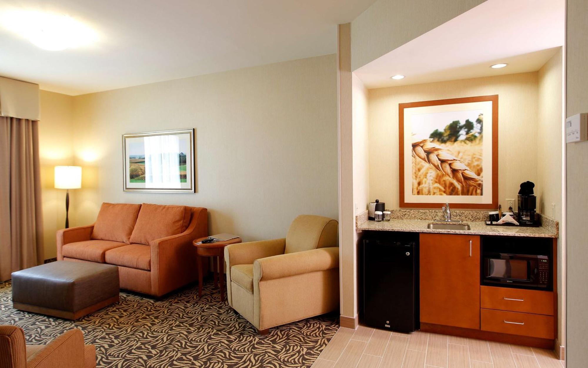 Hilton Garden Inn Cedar Falls Conference Center Екстериор снимка