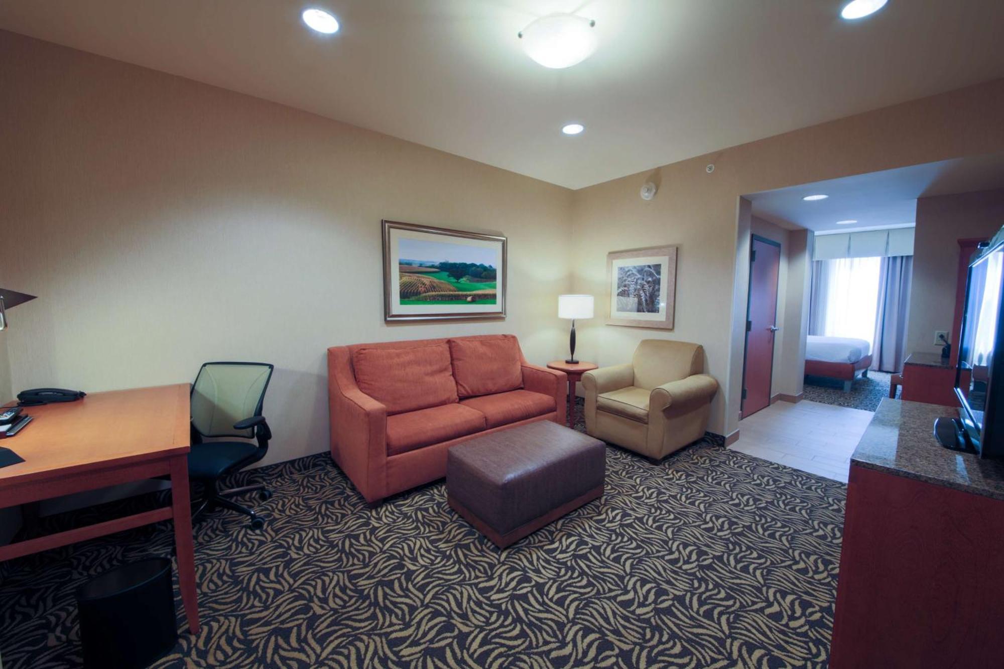 Hilton Garden Inn Cedar Falls Conference Center Екстериор снимка