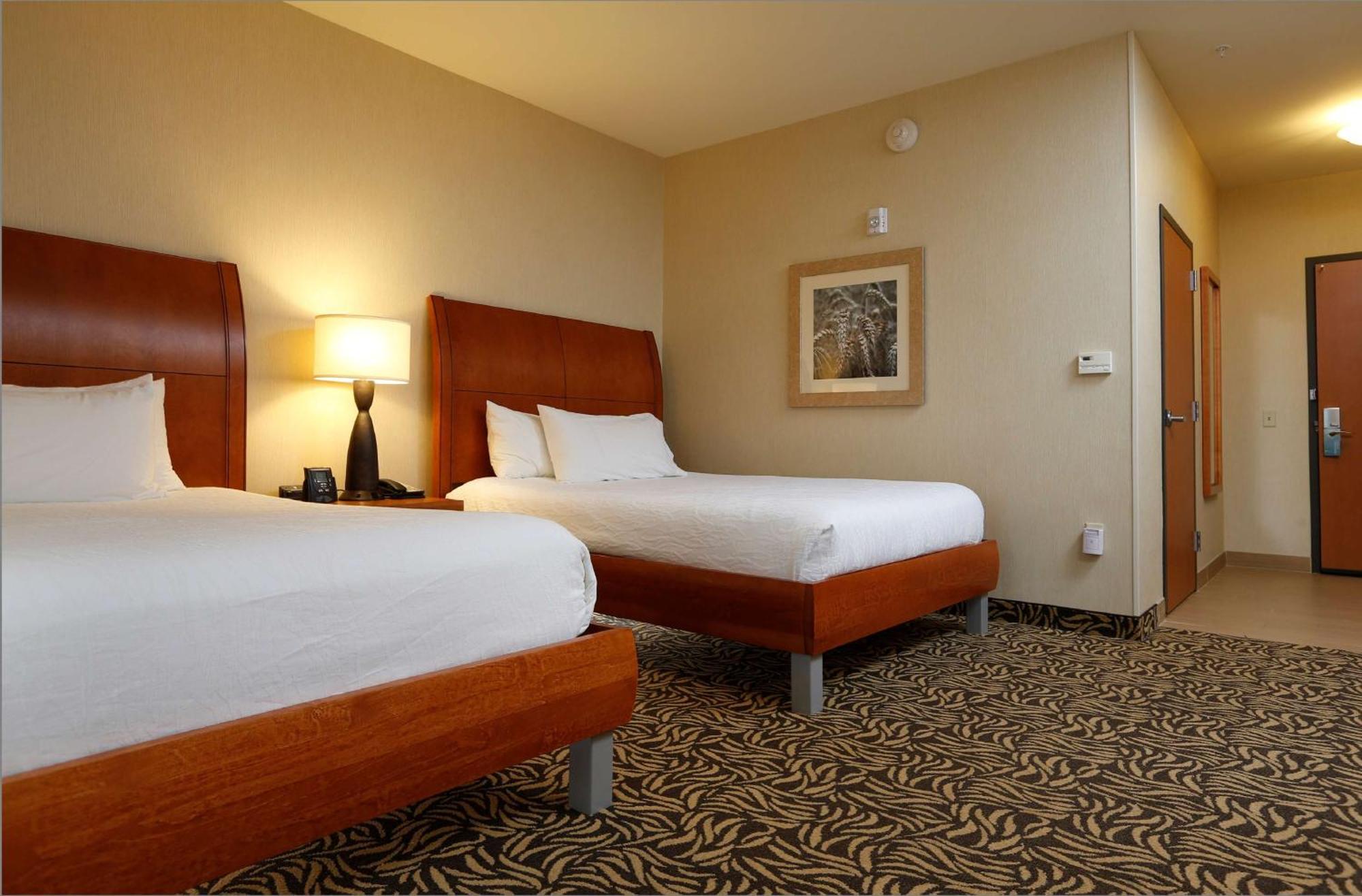 Hilton Garden Inn Cedar Falls Conference Center Екстериор снимка