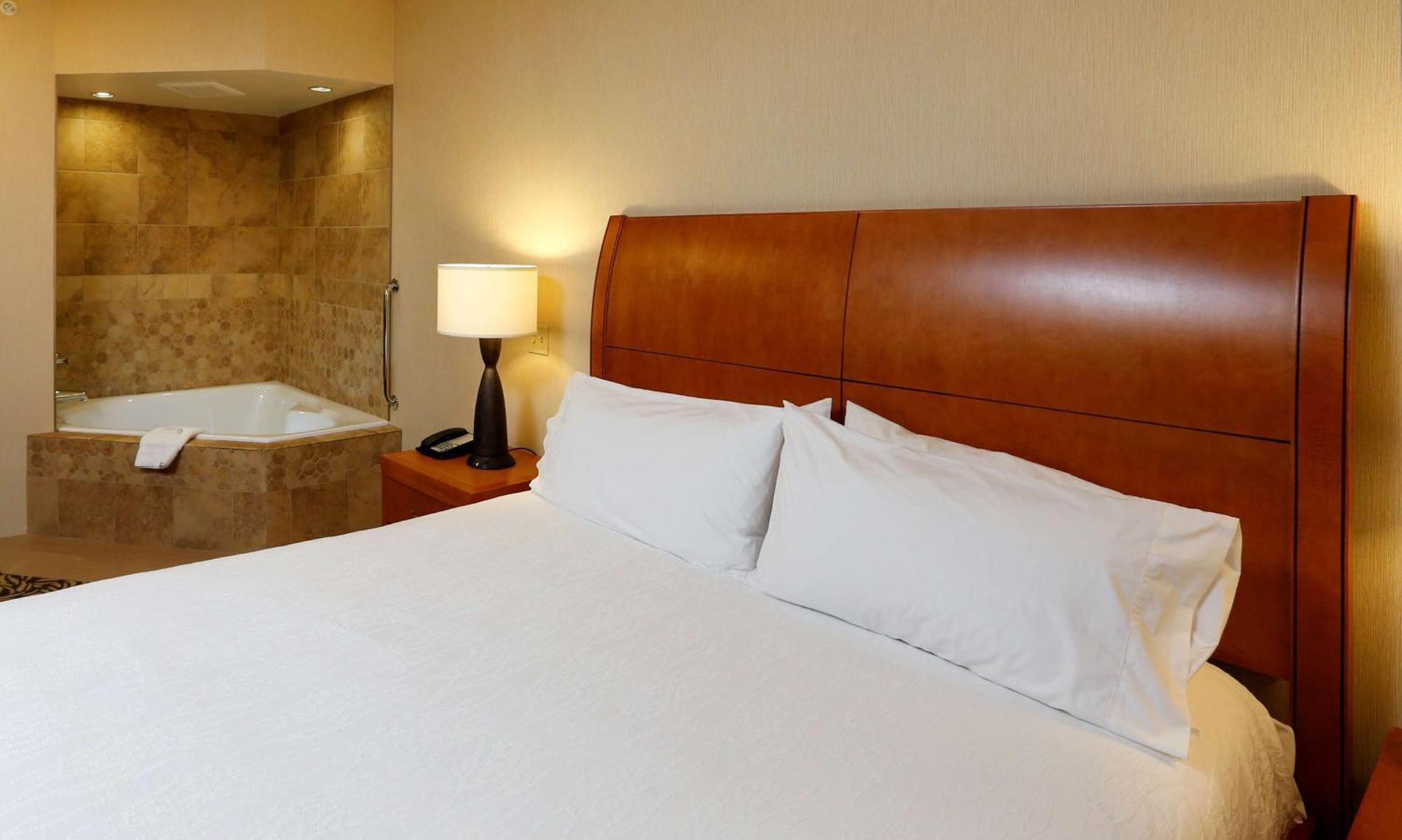 Hilton Garden Inn Cedar Falls Conference Center Екстериор снимка