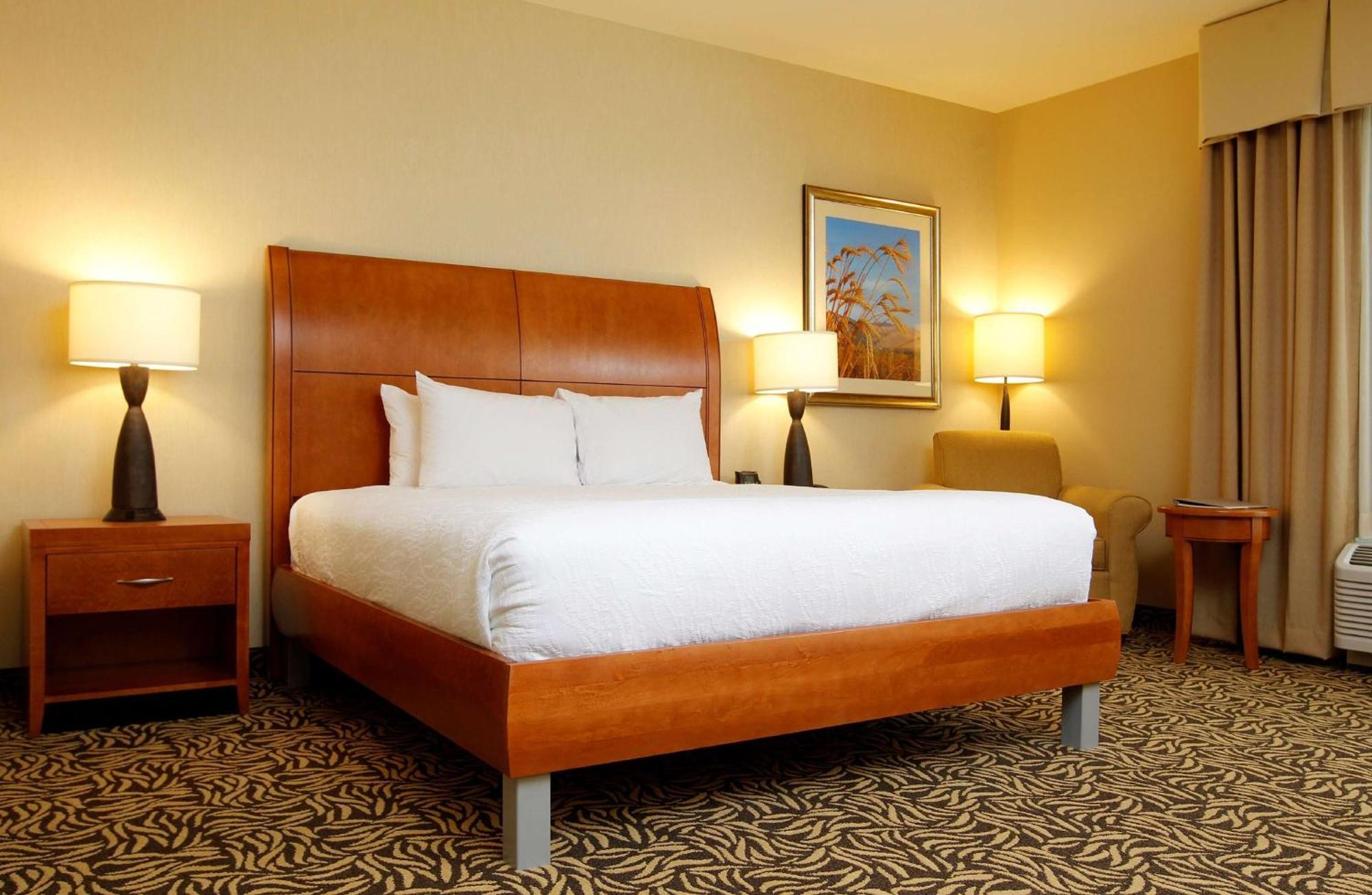 Hilton Garden Inn Cedar Falls Conference Center Екстериор снимка