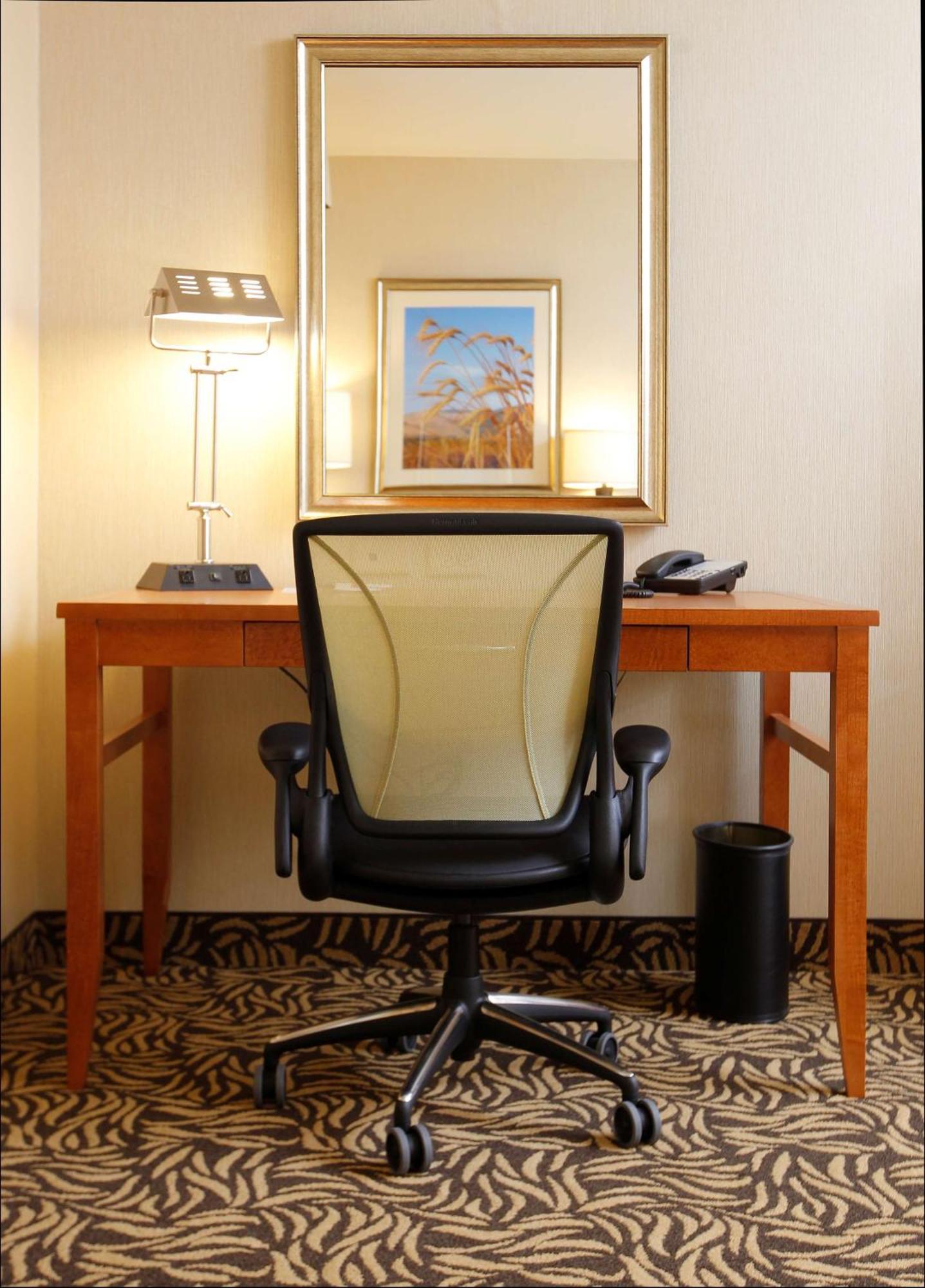 Hilton Garden Inn Cedar Falls Conference Center Екстериор снимка
