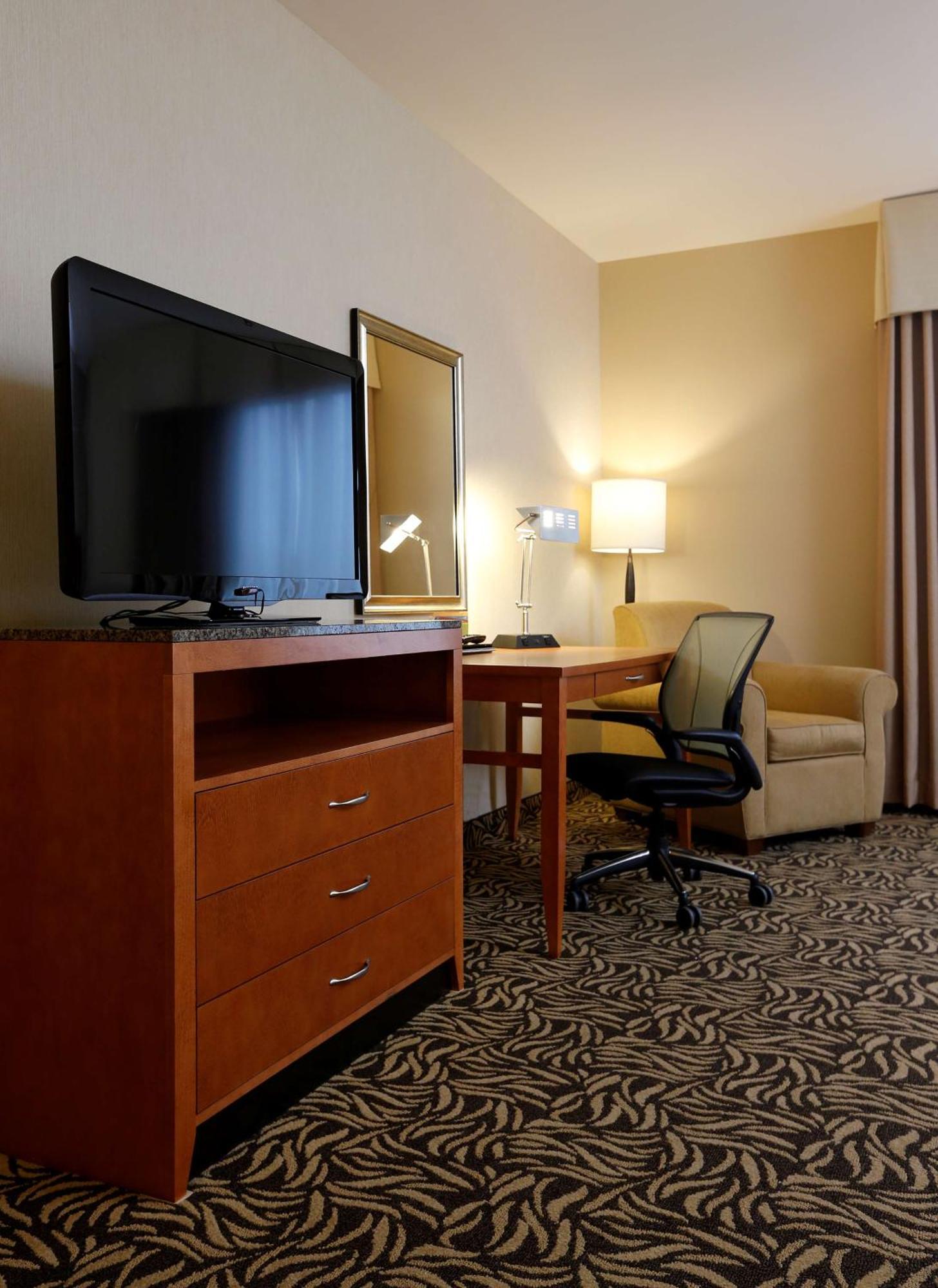Hilton Garden Inn Cedar Falls Conference Center Екстериор снимка
