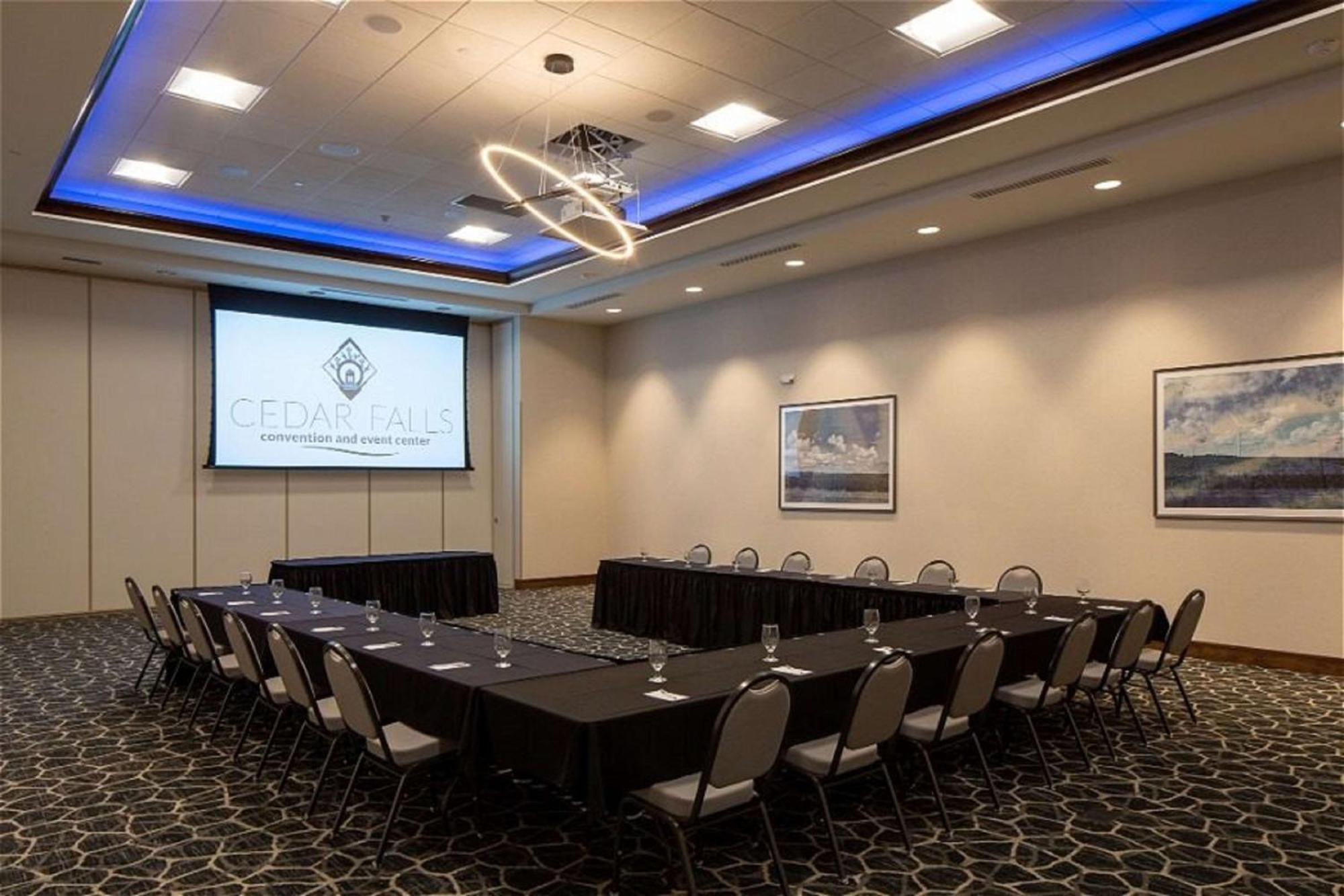 Hilton Garden Inn Cedar Falls Conference Center Екстериор снимка