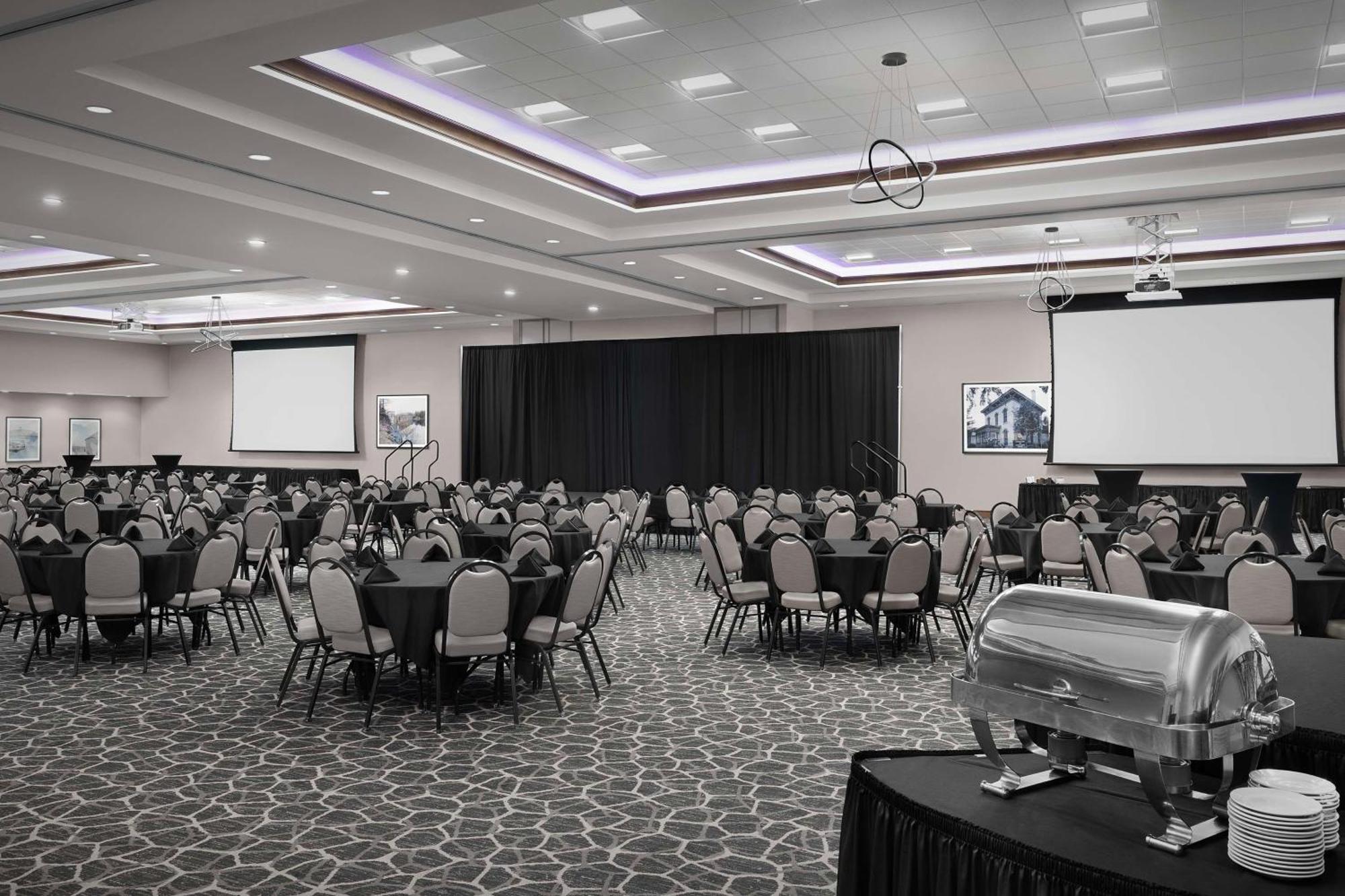 Hilton Garden Inn Cedar Falls Conference Center Екстериор снимка