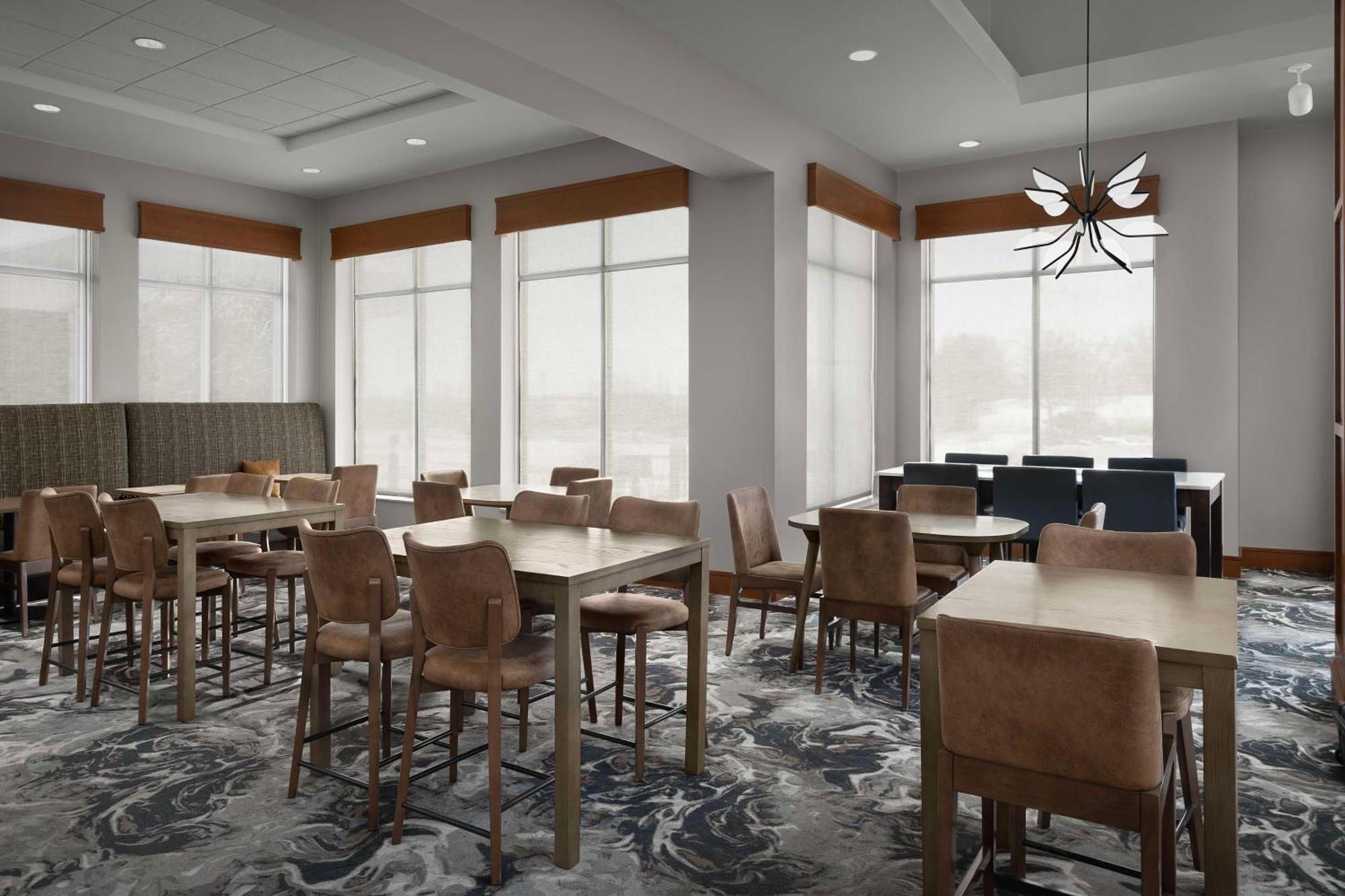 Hilton Garden Inn Cedar Falls Conference Center Екстериор снимка