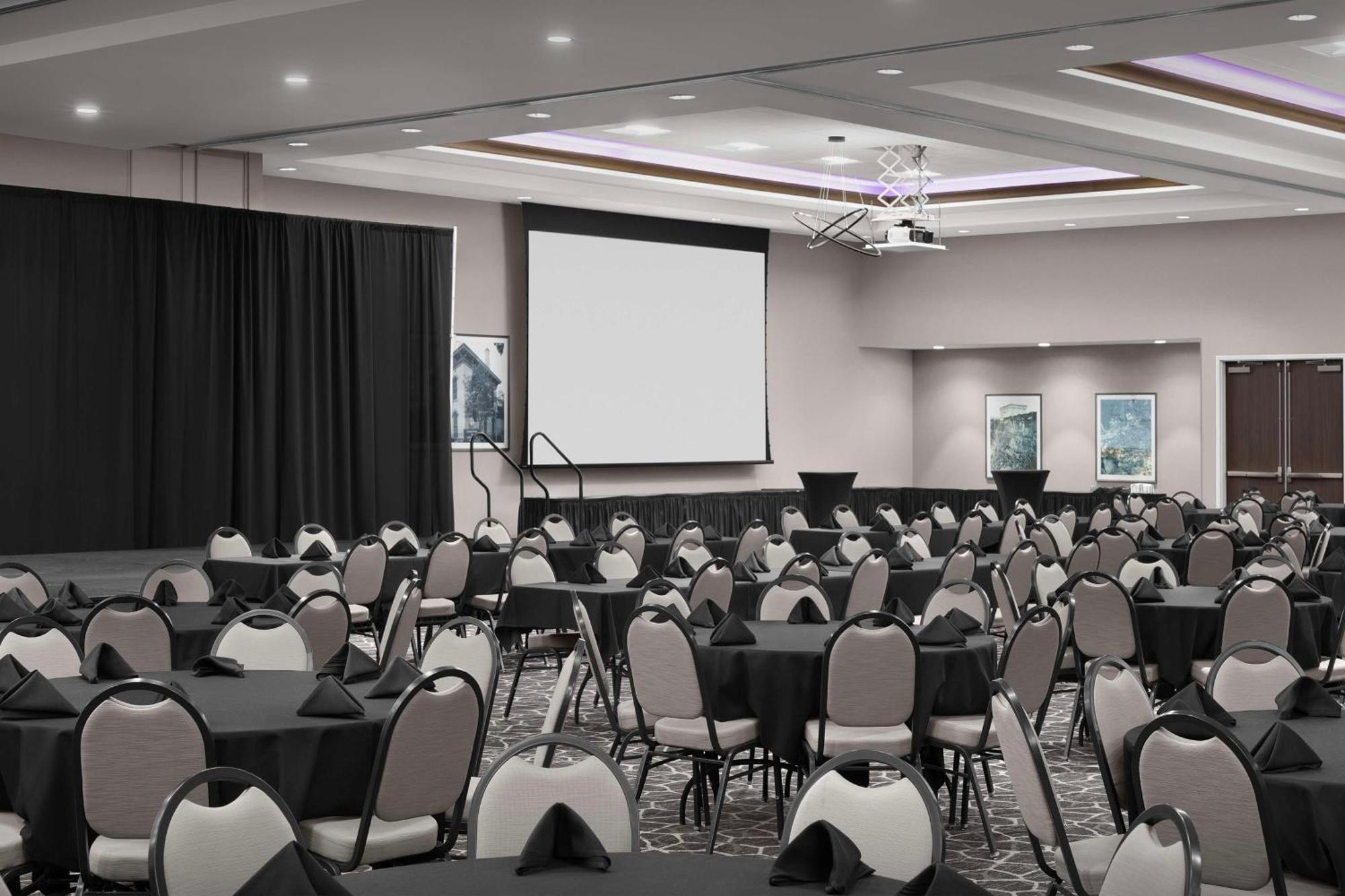 Hilton Garden Inn Cedar Falls Conference Center Екстериор снимка