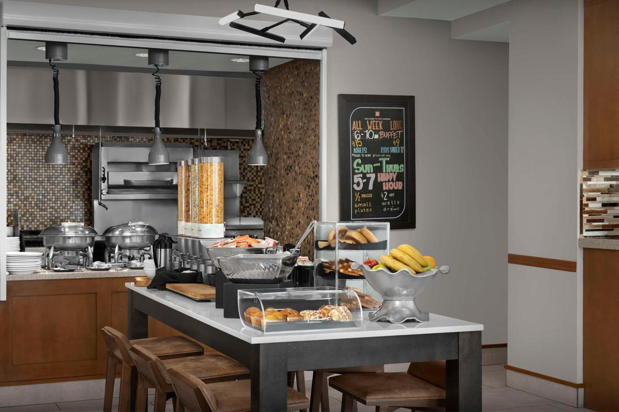 Hilton Garden Inn Cedar Falls Conference Center Екстериор снимка
